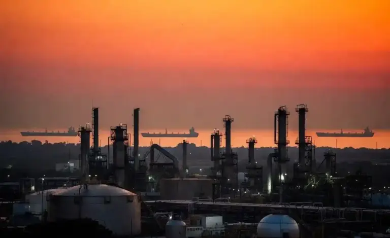 Fuel Export Windfall Tax  અમેરિકાઈરાન મહાયુદ્ધની સીધી અસર, કેન્દ્ર સરકારે ડીઝલ અને હવાઈ ઈંધણના નિકાસ પર વધાર્યો ટેક્સ…