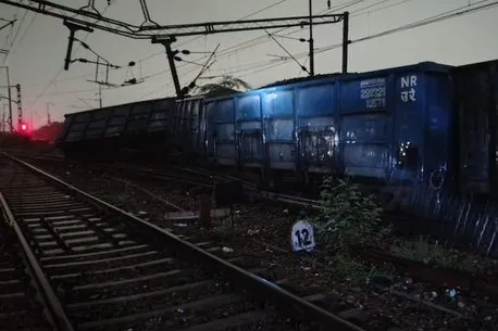 Ghaziabad Train Derailment ટ્રેન અકસ્માત સાહિબાબાદ પાસે માલગાડીના ડબ્બા ખડી પડ્યા, દિલ્હી તરફ જતો વાહનવ્યવહાર પ્રભાવિત