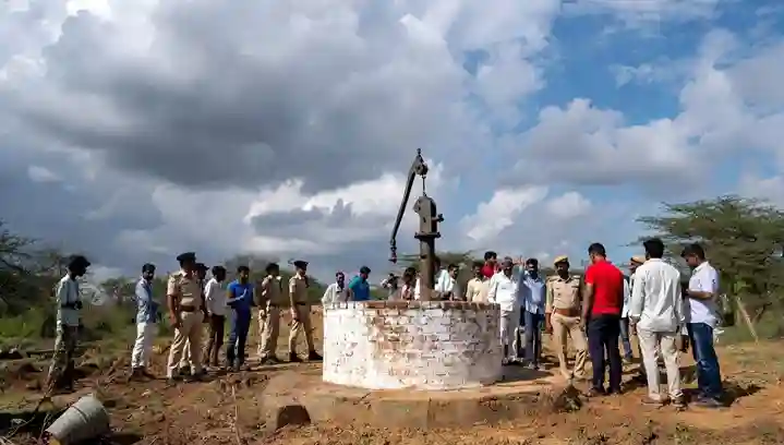 Govandi teen murder case  ગોવંડીમાં જૂની અદાવતનો ખૌફનાક બદલો ૧૫ વર્ષના સગીરે મિત્રને કૂવામાં ધકેલી મોતને ઘાટ ઉતાર્યો