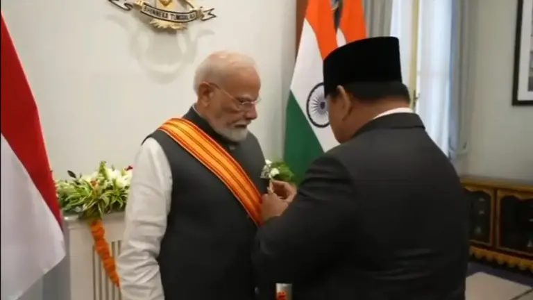 Guard of Honour for PM Modi in Indonesia  ઈન્ડોનેશિયાના પ્રવાસે પહોંચેલા વડાપ્રધાન નરેન્દ્ર મોદીને આપવામાં આવ્યું 'ગાર્ડ ઓફ ઓનર'