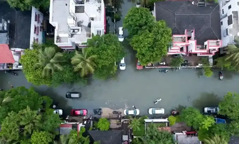 Heavy rain in Mumbai  મુંબઈમાં મેઘરાજાનું રૌદ્ર સ્વરૂપ, મલાડ પૂર્વમાં જળબંબાકાર જેવી સ્થિતિ;જનજીવન અને ટ્રાફિક પર અસર