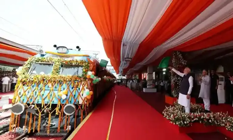 India's First Indigenous Hydrogen Fuel Cell Train  ગ્રીન એનર્જી તરફ ભારતની મોટી છલાંગ જીંદસોનીપત રૂટ પર દોડી હાઈડ્રોજન સંચાલિત ટ્રેન!