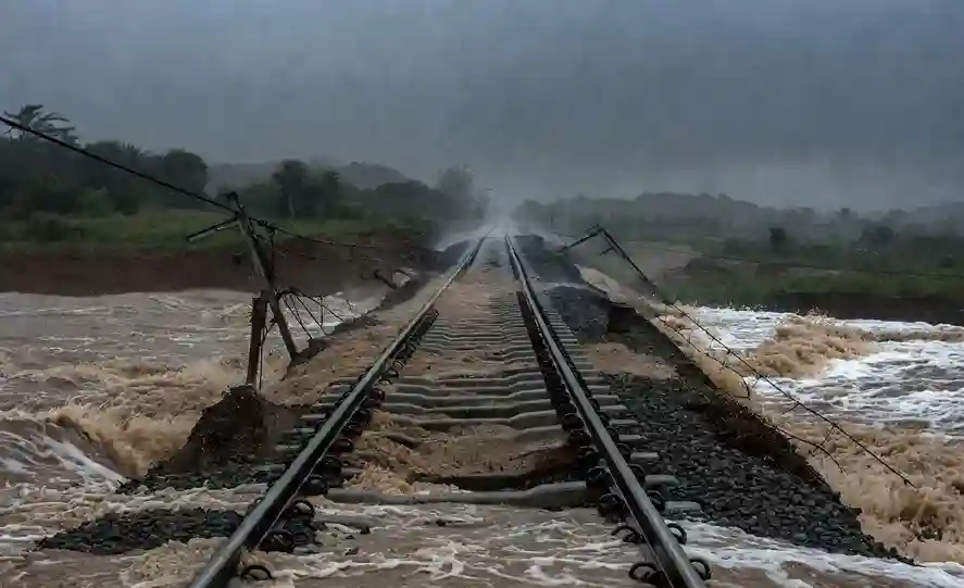 KarjatKhopoli Rail Suspension કર્જતખોપોલી રેલવે રૂટ પર બેલાસ્ટ (Ballast) ધોવાઈ જતા ટ્રેન સેવા સ્થગિત..