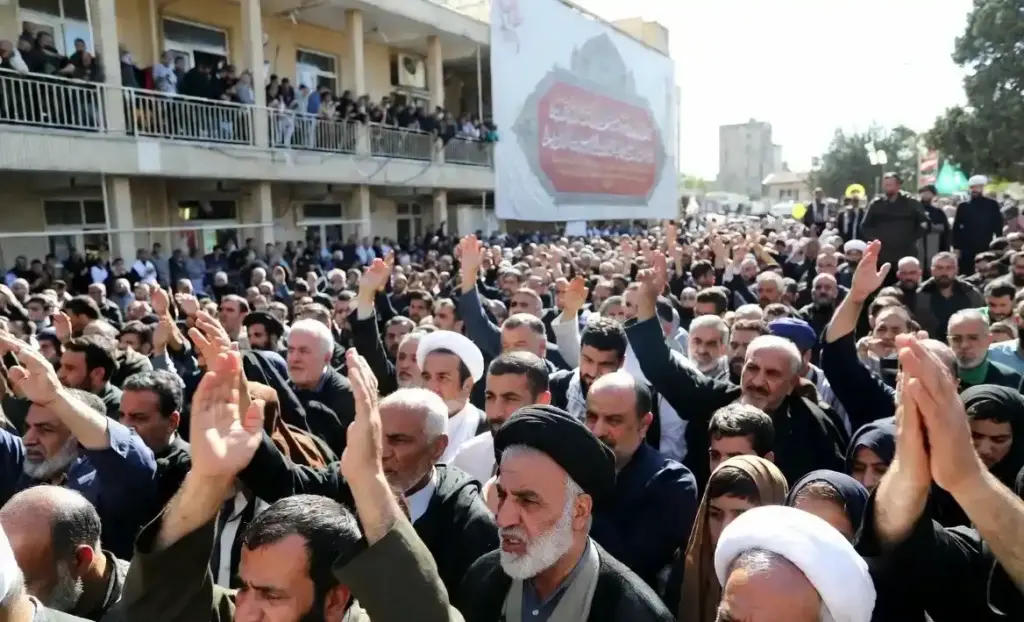 Khamenei Funeral Power Display ખામૈનેઈના અંતિમ સંસ્કારમાં ઈરાને દેખાડ્યું HHH નું પાવર, ઈઝરાયેલ માટે મોટો સંદેશ