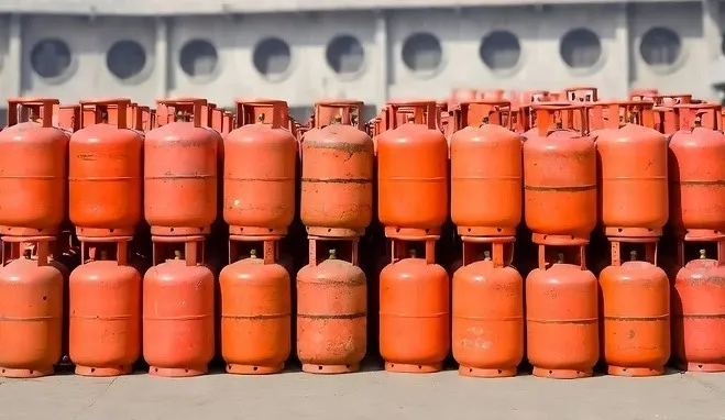 LPG Implicit Subsidy Parliament Reveal  પશ્ચિમ એશિયાના સંકટ છતાં ગ્રાહકોને રાહત આપવા સરકારે ઉઠાવ્યો મોટો બોઝ,  ગેસ સિલિન્ડર દીઠ ૭૦૦ રૂપિયાથી વધુની પરોક્ષ સબસિડી..