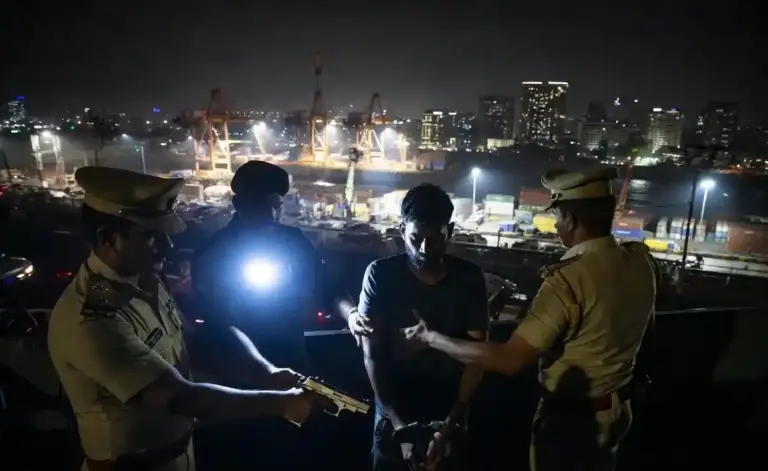 Lawrence Bishnoi Gang Attack Foil Mumbai  મુંબઈમાં ગેંગવોરનું મોટું ષડયંત્ર નિષ્ફળ, વાડી બંદર પરથી તુર્કીની ‘ઝિગાના’ પિસ્તોલ સાથે પંજાબના બે શાર્પશૂટર ઝડપાયા