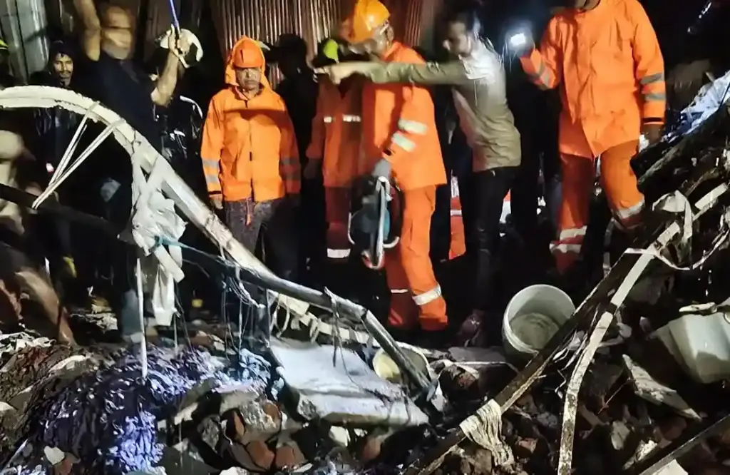 Mankhurd House Collapse  માનખુર્દ દુર્ઘટના ૬ લોકોના મોત બાદ એક્શનમાં તંત્ર; મકાન માલિક અને કૉન્ટ્રૅક્ટર ની ધરપકડ
