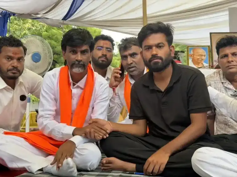 Manoj Jarange Reaches Jantar Mantar  મરાઠા આંદોલનનો મોટો ચહેરો મનોજ જરાંગે પહોંચ્યા જંતરમંતર, કૉકરોચ જનતા પાર્ટીને આપ્યું સમર્થન