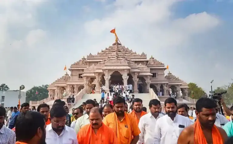 Mass resignation of temple staff  મંદિરમાં ચઢાવા ગણતા કર્મચારીઓનું સામૂહિક રાજીનામું શા માટે લેવાયો આ મોટો નિર્ણય?