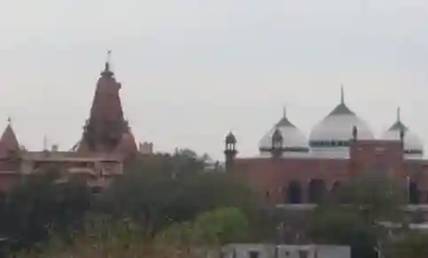 Mathura Temple Security મથુરાના શ્રી કૃષ્ણ જન્મસ્થાન પર સુરક્ષાનો કડક પહેરો દાનની ગણતરી માટે કર્મચારીઓને પહેરવા પડશે 'પોકેટલેસ' કપડાં