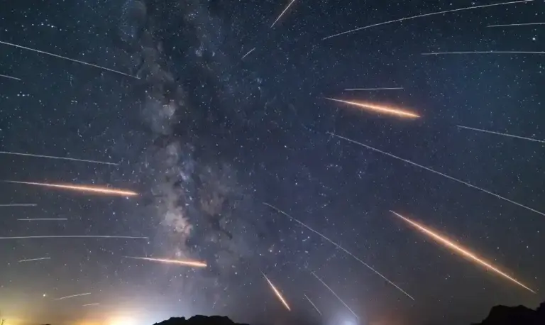 Meteor Shower Alert  આકાશમાં 'આતિશબાજી' આજથી એક મહિના સુધી જોવા મળશે અદભૂત ઉલ્કાવર્ષા, ચૂકી ન જતા આ નજારો!