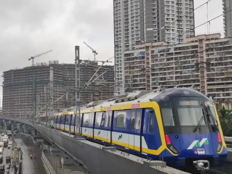 Metro 2A Restoration  મુંબઈ મેટ્રો ૨અ મુસાફરો માટે રાહતના સમાચાર ટેકનિકલ ખામી દૂર, ભારે વરસાદ વચ્ચે પણ મેટ્રો સેવાઓ પૂર્વવત