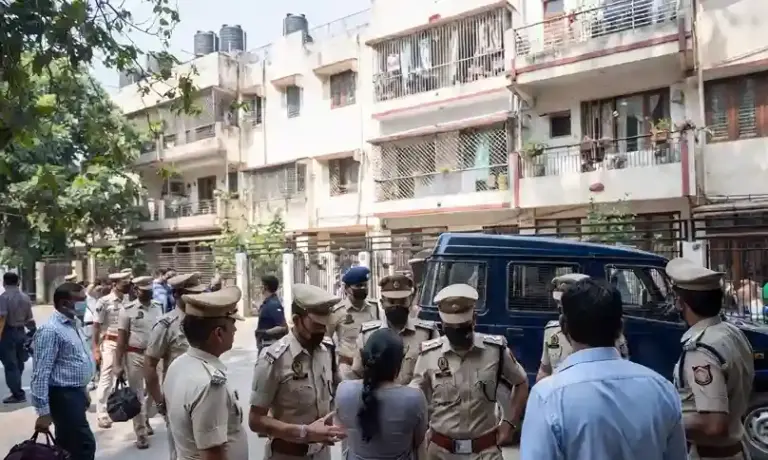 Mira Road Sex Racket Busted  મીરા રોડમાં હાઈ પ્રોફાઈલ સેક્સ રેકેટનો પર્દાફાશ મહિલા દલાલ ઝડપાઈ, બે યુવતીઓને મુક્ત કરાઈ