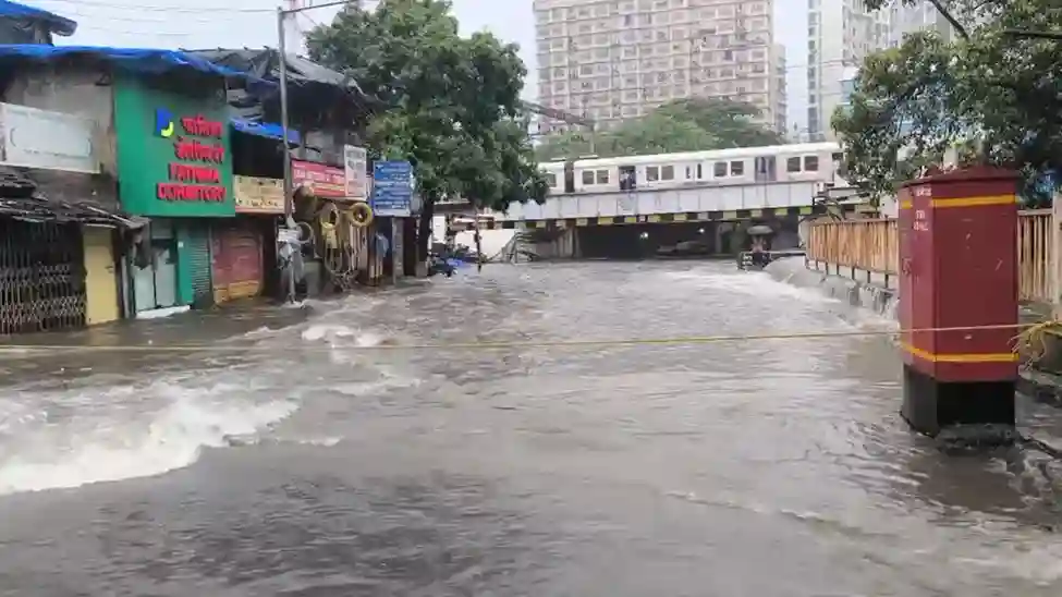 Mumbai Andheri Subway closed મુંબઈ પાણીપાણી સુરક્ષાના કારણે અંધેરી સબવે બંધ, વાહનચાલકો અટવાયા