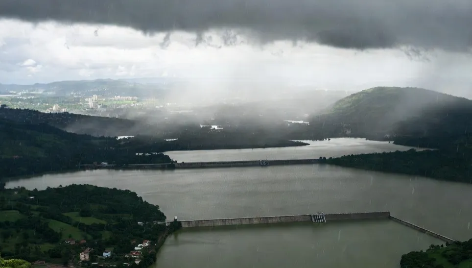 Mumbai Lake Levels પાણી પૂરું પાડતા જળાશયો છલકાવાની શરૂઆત છેલ્લા ૨૪ કલાકના સાર્વત્રિક વરસાદથી મુંબઈના ડેમ્સમાં જળસંચય ૫૪.૦૫% થયો