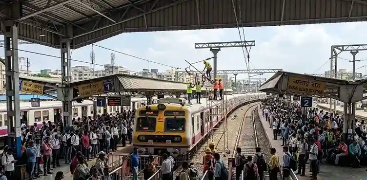 Mumbai Local Train service disrupted વસઈ રેલ્વે સ્ટેશન પર સર્જાઈ ટેકનિકલ ખામી, પીક અવર્સમાં ટ્રેન વ્યવહાર ખોરવાયો, મુસાફરો ના હાલ બેહાલ…