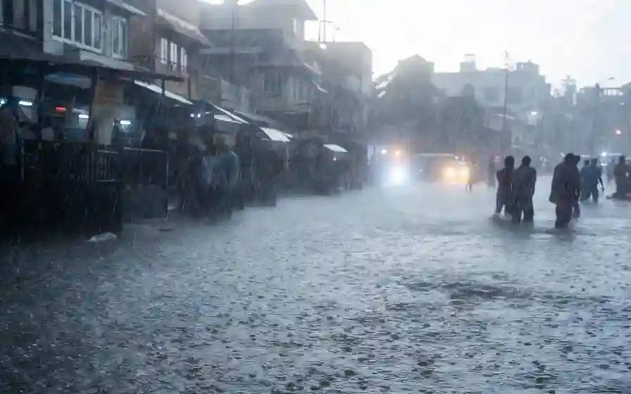 Mumbai Monsoon Rain Readiness મુંબઈમાં ચોમાસાની શરૂઆત સાથે જ ચિંતા વધી, જો એક જ દિવસમાં ૩૦૦ થી ૫૦૦ મિમી વરસાદ ખાબકશે તો શું શહેર તૈયાર છે?