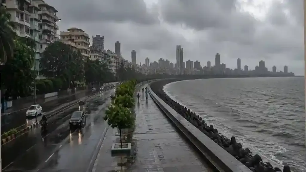 Mumbai Rain Updates 2026  મુંબઈમાં આગામી ૫ દિવસ ભારે! મેઘરાજાના ધમાકેદાર કમબેક સાથે હવામાન વિભાગે જાહેર કરી મોટી આગાહી!