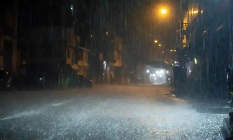 Mumbai Rains  ભારતીય હવામાન વિભાગ એ આગામી 2 દિવસ માટે જાહેર કર્યું રેડ એલર્ટ, ભારે વરસાદને પગલે જળાશયોની સપાટી 9% ની નજીક