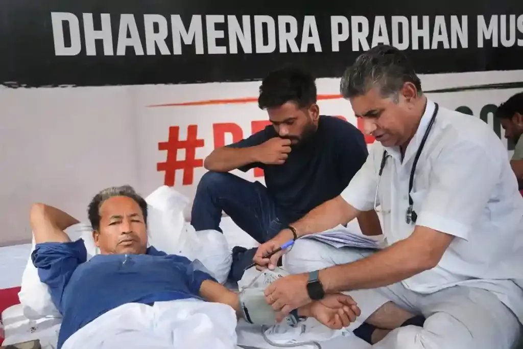 PIL Filed in Delhi HC on Sonam Wangchuk Hunger Strike જંતરમંતર પર ભૂખ હડતાળ વચ્ચે સોનમ વાંગચુક મુદ્દે હાઈકોર્ટમાં અરજી; શું કોર્ટ આપશે પરાણે જમાડવાનો આદેશ?