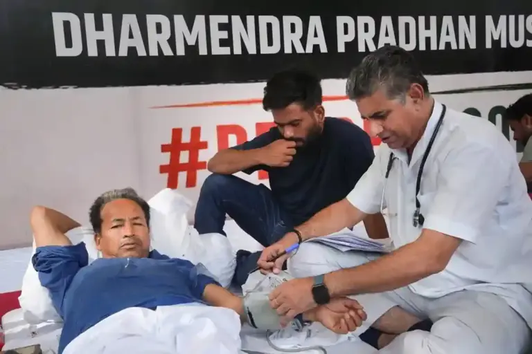 PIL Filed in Delhi HC on Sonam Wangchuk Hunger Strike જંતરમંતર પર ભૂખ હડતાળ વચ્ચે સોનમ વાંગચુક મુદ્દે હાઈકોર્ટમાં અરજી; શું કોર્ટ આપશે પરાણે જમાડવાનો આદેશ?