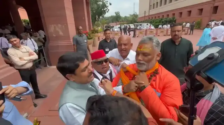 Pappu Yadav Parliament protest  અયોધ્યા રામ મંદિર ચંદા વિવાદ સાંસદ પપ્પુ યાદવનો અનોખો વિરોધ, પૂજારી બનીને કર્યો દેખાવ