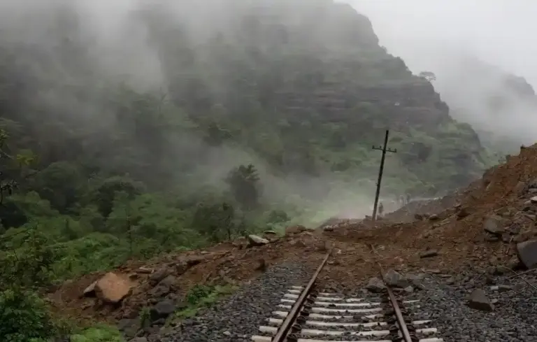 Railway Update  પ્રવાસીઓ સાવધાન! 24 જુલાઈ સુધી લોનાવાલાકરજત ઘાટમાં કામગીરીને લીધે ટ્રેન વ્યવહાર પ્રભાવિત, જાણો કઈ ટ્રેનો રદ થઈ?