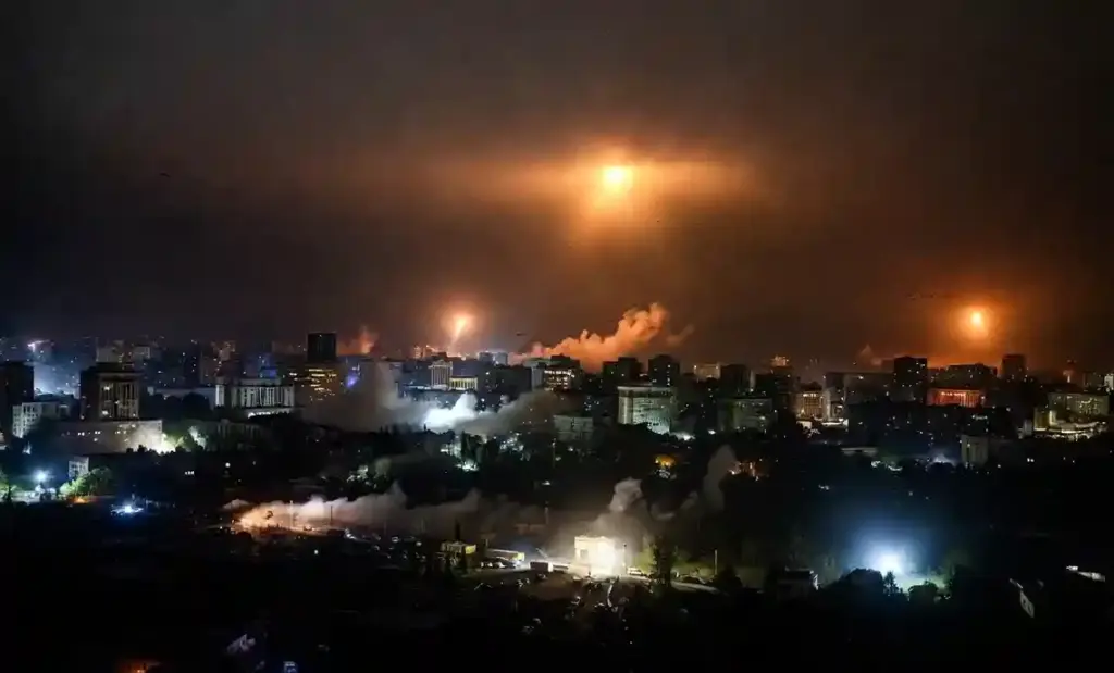 Russia Attacks Kyiv રશિયાએ કીવ પર ખતરનાક હથિયારો વડે શરૂ કર્યા હુમલા, યુક્રેનની વળતા પ્રહારની ચેતવણી!
