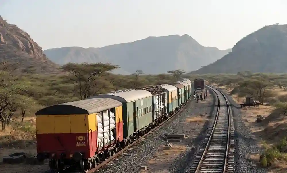 Salt transport train ૧૫૦ વર્ષ જૂનો ઇતિહાસ આ અનોખી ટ્રેન આજે પણ માત્ર ‘મીઠું’ જ વહન કરે છે, આધુનિક યુગમાં પણ અડીખમ!
