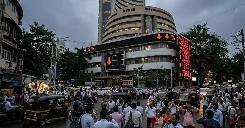 Share market falls કાચા તેલની આગમાં દાઝ્યું ભારતીય શેરબજાર, સેન્સેક્સ ૬૦૦ પોઈન્ટ તૂટ્યો, નિફ્ટી ૨૪,૨૦૦ ની નજીક સરક્યો; રોકાણકારોના કરોડો રૂપિયા સ્વાહા