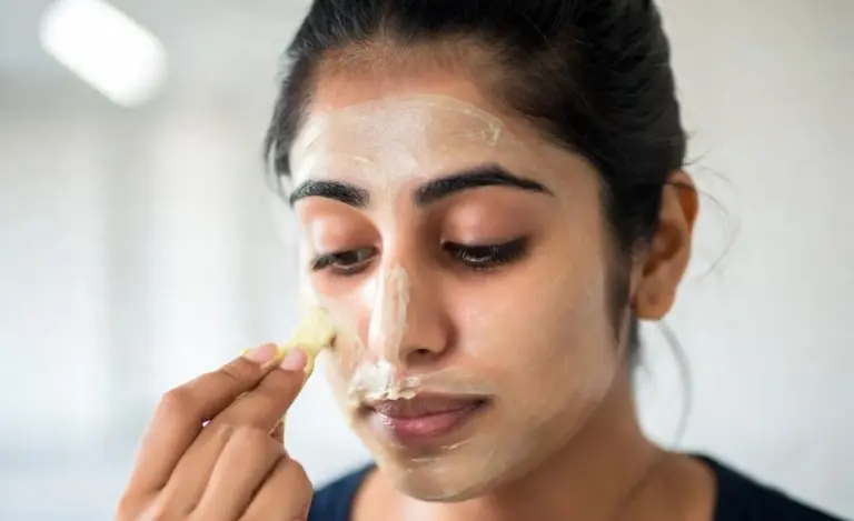 Skincare Routine  કેમિકલયુક્ત પ્રોડક્ટ્સને કહો બાયબાય! આ ઘરગથ્થુ ઉપચારોથી મેળવો કુદરતી નિખાર