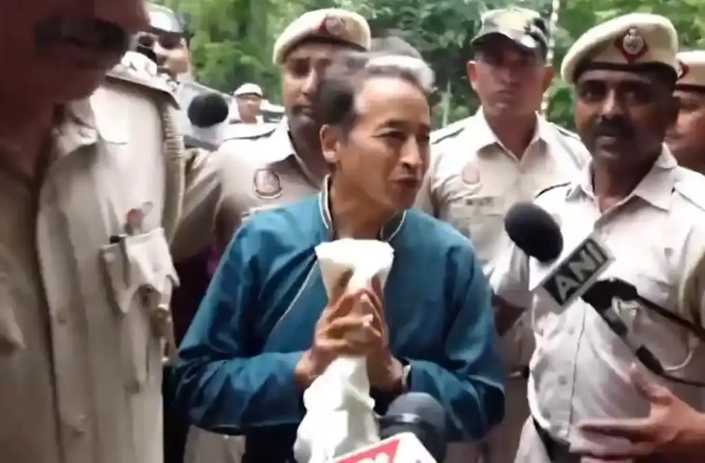 Sonam Wangchuk Discharge Hospital  હોસ્પિટલમાંથી ડિસ્ચાર્જ થયા બાદ સોનમ વાંગચુકનો નવો વીડિયો વાયરલ, કહ્યું ઘરે જતાં પહેલાં આ ખાસ જગ્યાએ જશે..