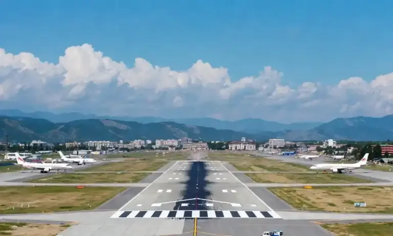 Srinagar Airport Runway Status  શ્રીનગર એરપોર્ટ પર મોટી રાહત રનવે બંધ કરવાનો પ્રસ્તાવ પરત ખેંચાયો, જાણો શું છે નવી સ્થિતિ