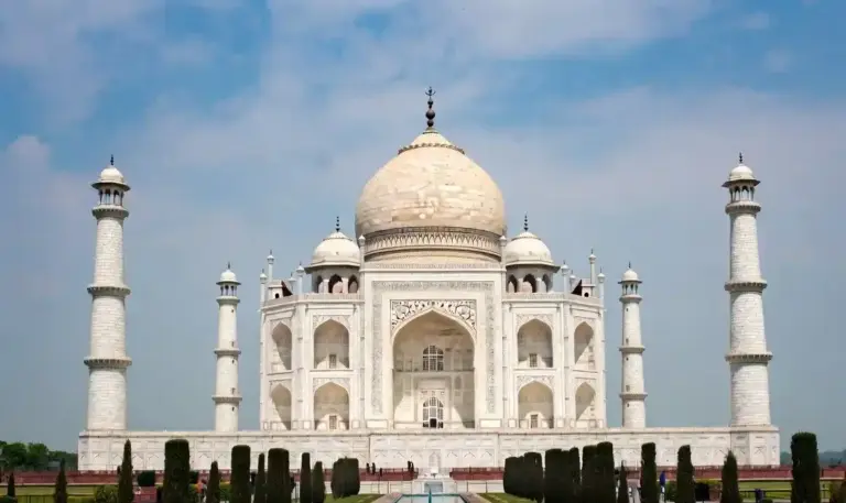 Taj Mahal Controversy  તાજમહેલનો ‘રહસ્યમય’ ઇતિહાસ સર્વે માટે એડવોકેટ કમિશનરની નિમણૂકની માંગ સાથે કેસ હાઈકોર્ટમાં; 7 જુલાઈએ થશે સુનાવણી