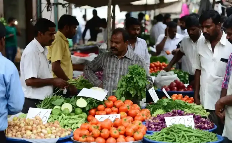 Tomato Price Hike  Tomato Price Hike ચોમાસા એ ગરમીમાંથી રાહત તો આપી, પણ મોંઘવારી યથાવત! ટામેટાના ભાવમાં ફરી મોટો ઉછાળો