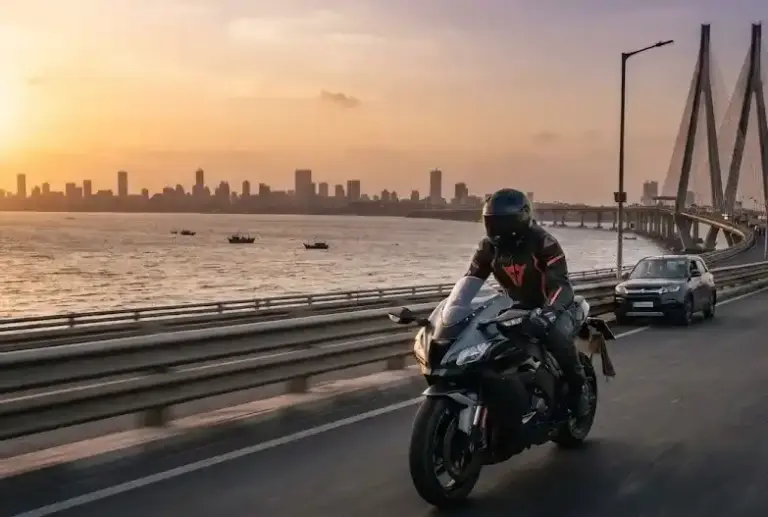 Traffic Violation Atal Setu  અટલ સેતુ પર જોખમી સ્ટંટ પ્રતિબંધ હોવા છતાં રોંગ સાઈડમાં ૧૦૦ કિમી પ્રતિ કલાકથી વધુ ઝડપે બાઈક ચલાવી, નંબર પ્લેટ પણ છુપાવી;  જુઓ વિડીયો..