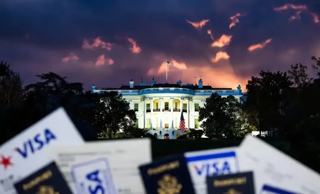 Trump Govt Changes Green Card and Visa Rules વિઝાગ્રીન કાર્ડના નિયમો બદલાયા ટ્રમ્પ સરકારના આ નિર્ણયથી લાખો ભારતીયોને લાગશે ઝટકો.