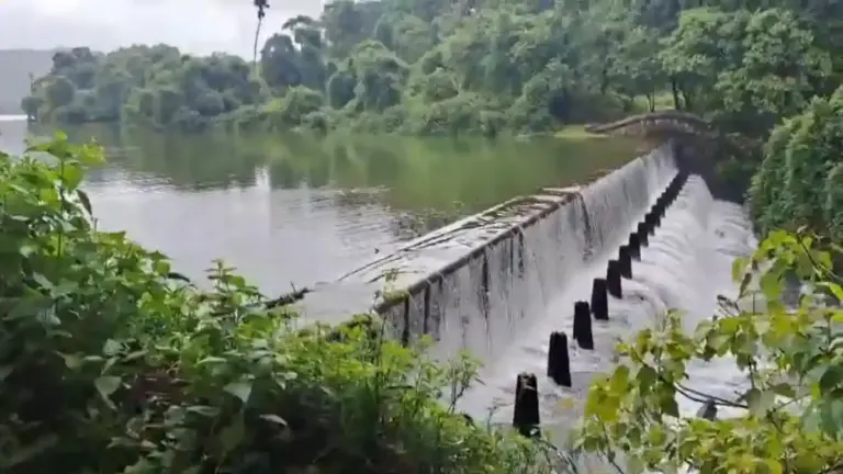 Tulsi lake overflows Mumbai water  મુંબઈગરા માટે આનંદના સમાચાર, મુંબઈને પાણી પૂરું પાડતો તુલસી તળાવ થયું ઓવરફ્લો…