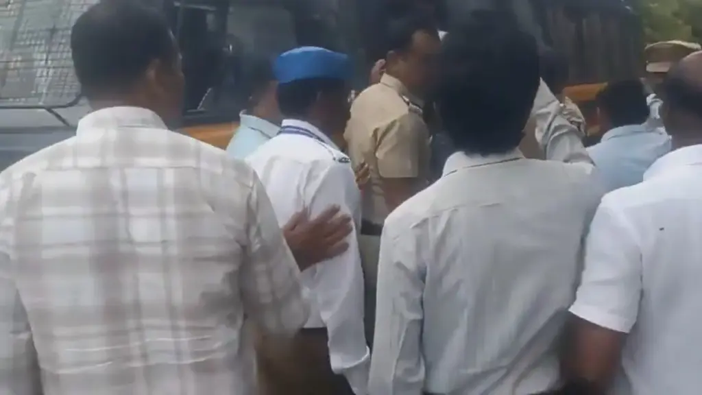 Vasai Virar VBA Leaders Detention મહારાષ્ટ્ર બંધ કરાવવા નીકળેલા નેતાઓ જેલ હવાલે! વિરારવસઈમાં ભારે તણાવ વચ્ચે VBA ના પદાધિકારીઓની અટકાયત!