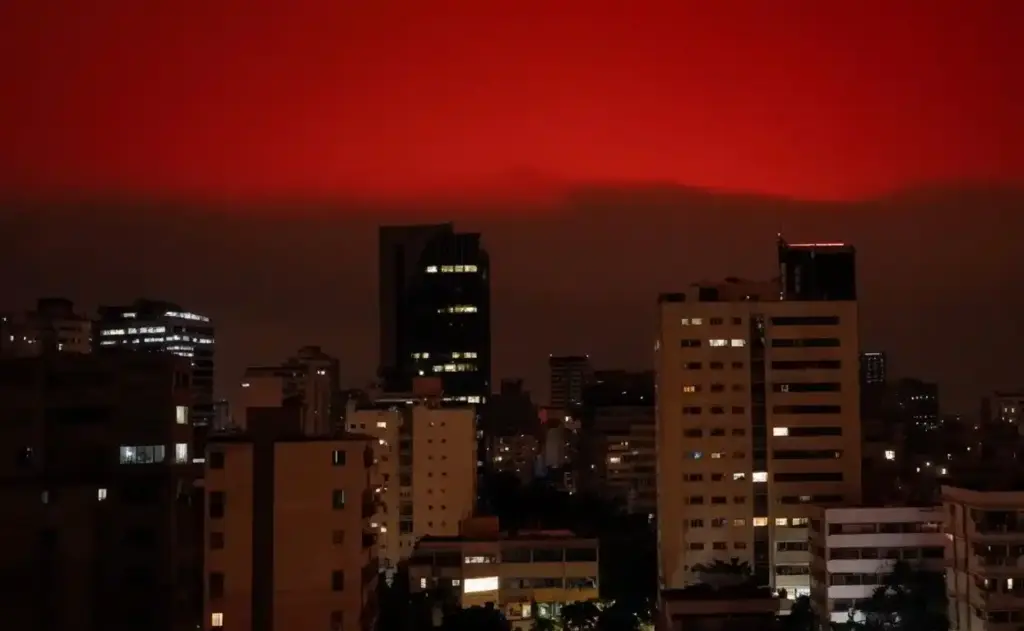 Venezuela Red Sky Mystery વેનેઝુએલામાં આકાશે બદલ્યો રંગ લાલચોળ દેખાયું કારાકાસનું આકાશ; જાણો શું છે રહસ્ય