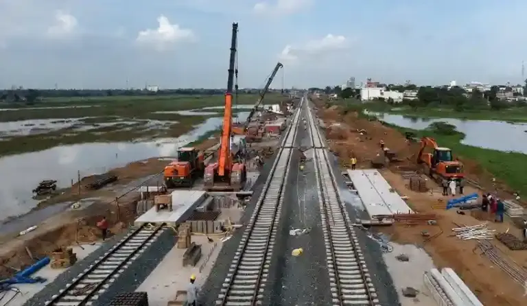 Western Railway Track Elevation  વસઈવિરારની આફતમાંથી પશ્ચિમ રેલવેએ લીધો બોધ પાઠ વોટરલોગીંગથી બચવા ટ્રેકના સ્તરને ૪૦૦ mm સુધી ઊંચું કરવાનો લીધો નિર્ણય
