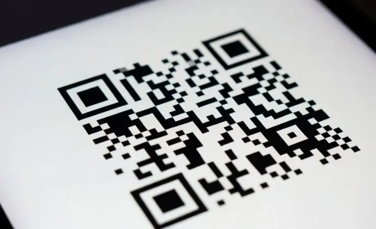 Why QR code has three squares  QR કોડ પર કેમ હોય છે ૩ સ્ક્વેર? ૯૯% લોકોને નથી ખબર આનું અસલી કારણ અને કામ