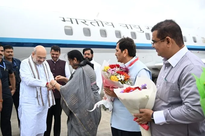 Amit Shah Mumbai Visit અમિત શાહના કાંડે સુનેત્રા પવારે બાંધી રાખડી! મુંબઈ આગમન પર રક્ષાબંધનની અનોખી ઉજવણી..