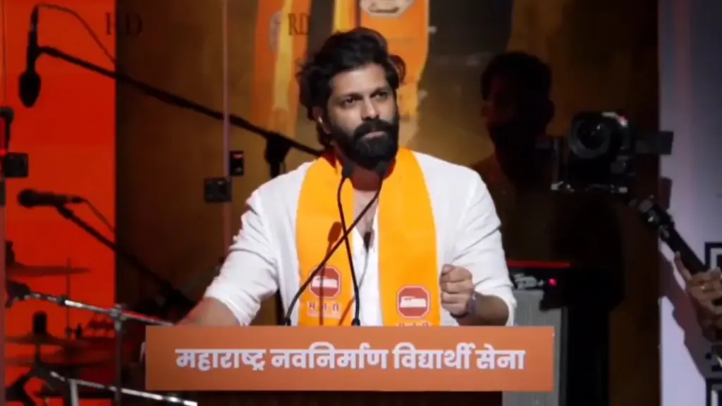 Amit Thackeray Speech Blank 'હું ભૂલી ગયો છું…'; ભાષણ બોલતા બોલતા અચાનક બ્લેન્ક થઈ ગયા અમિત ઠાકરે, સ્ટેજ પરથી ચાલતી પકડી; જુઓ
