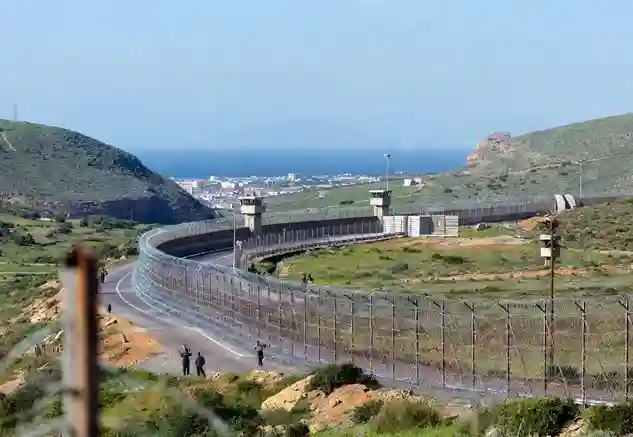 Ceuta Migrant Crisis યુરોપિયન યુનિયન પર ઇમિગ્રેશનનું મોટું સંકટ સેઉટામાં હજારો ઘૂસણખોરોના ધસારા બાદ ફ્રાન્સ અને ઇટાલીના સખત પગલાં