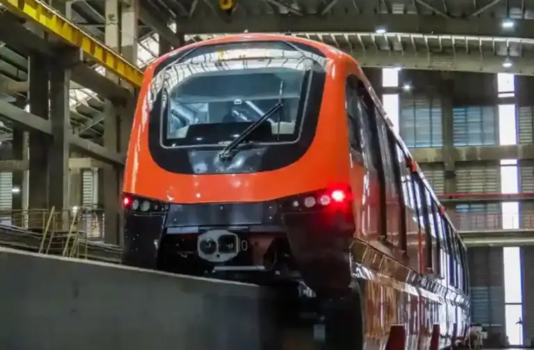 Chembur Metro Station  ૩ ટ્રાન્સપોર્ટ સેવાઓ એક જ સ્થળે! આ સ્ટેશન બન્યું મુંબઈનું નવું મલ્ટીમોડલ ટ્રાન્સપોર્ટ હબ…
