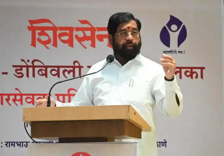 Eknath Shinde Dare Village Visit  સુપ્રીમ કોર્ટમાં શિવસેના પક્ષ અને પ્રતીકની સુનાવણી ચાલુ છે ને એકનાથ શિંદે અચાનક પહોંચ્યા પોતાના વતન દરે રાજકારણમાં ગરમાવો