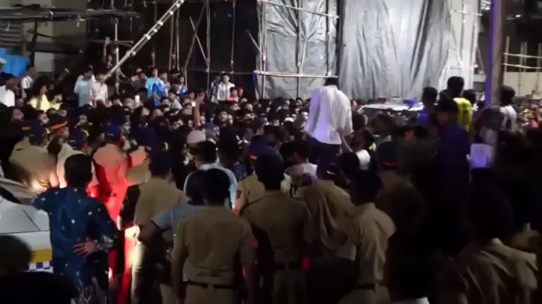 Ganesh Procession Egg Attack  મુંબઈ પોલીસની કાર્યવાહી બાપ્પાની શોભાયાત્રા પર ઇંડાં ફેંકનાર શખ્સ ઝડપાયો.
