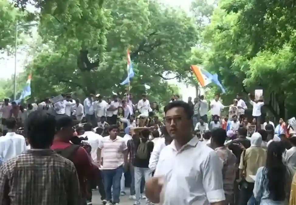 Jantar Mantar Protest પાકિસ્તાનની નાપાક ચાલ નિષ્ફળ; જંતરમંતર પાસે ISIના ૯ એજન્ટો ઝડપાયા, વિસ્ફોટક સામગ્રી જપ્ત.