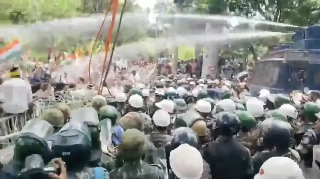 Jharkhand Student Protest ભરતી કૌભાંડ સામે મોટો વિરોધ ઝારખંડ વિધાનસભા બહાર જંગ જેવું વાતાવરણ, સુરક્ષા ચક્ર તોડી આગળ વધ્યા પ્રદર્શનકારીઓ..
